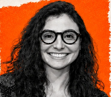 Retrato em preto e branco de Isis Mostafa